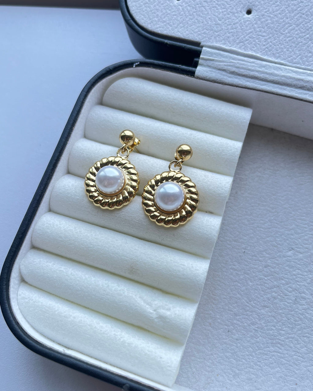 Pearl Aura Earrings