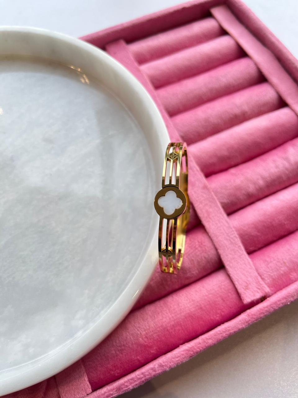 White Clover Handcuff